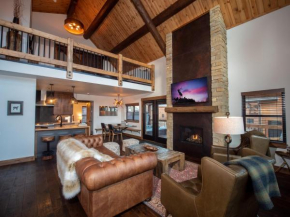Lake Estes Getaway Close to Downtown, Indoor Outdoor Fireplace and Jacuzzi